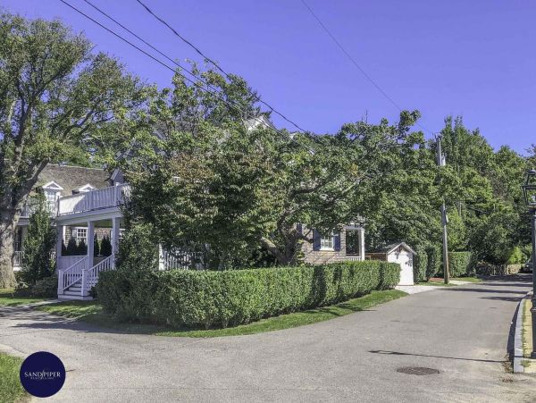 Cape Cod Home 995312