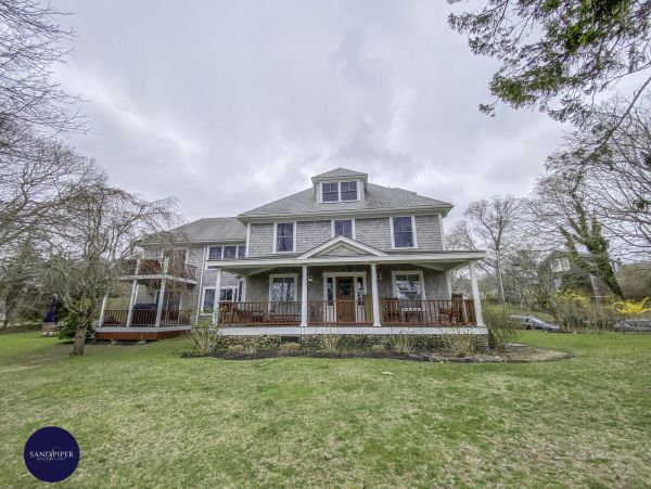 Cape Cod Home 995313