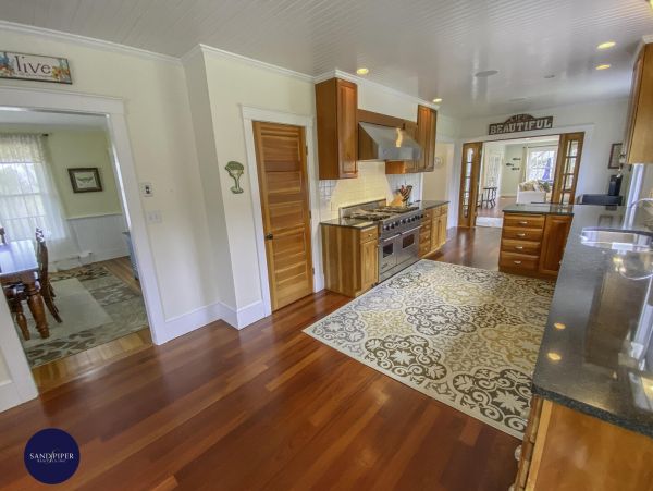 Cape Cod Home 995313