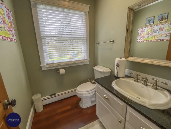 Cape Cod Home 995313