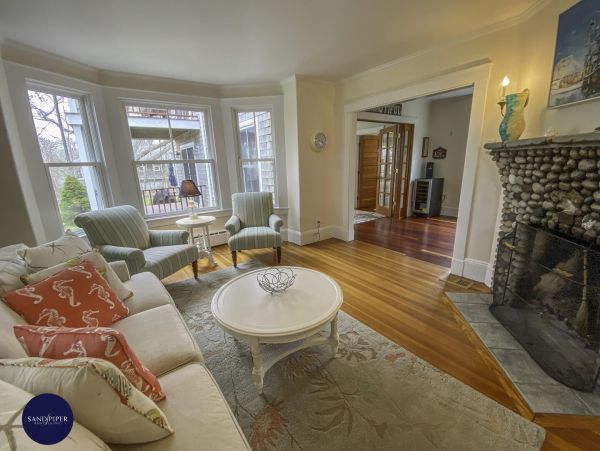 Cape Cod Home 995313