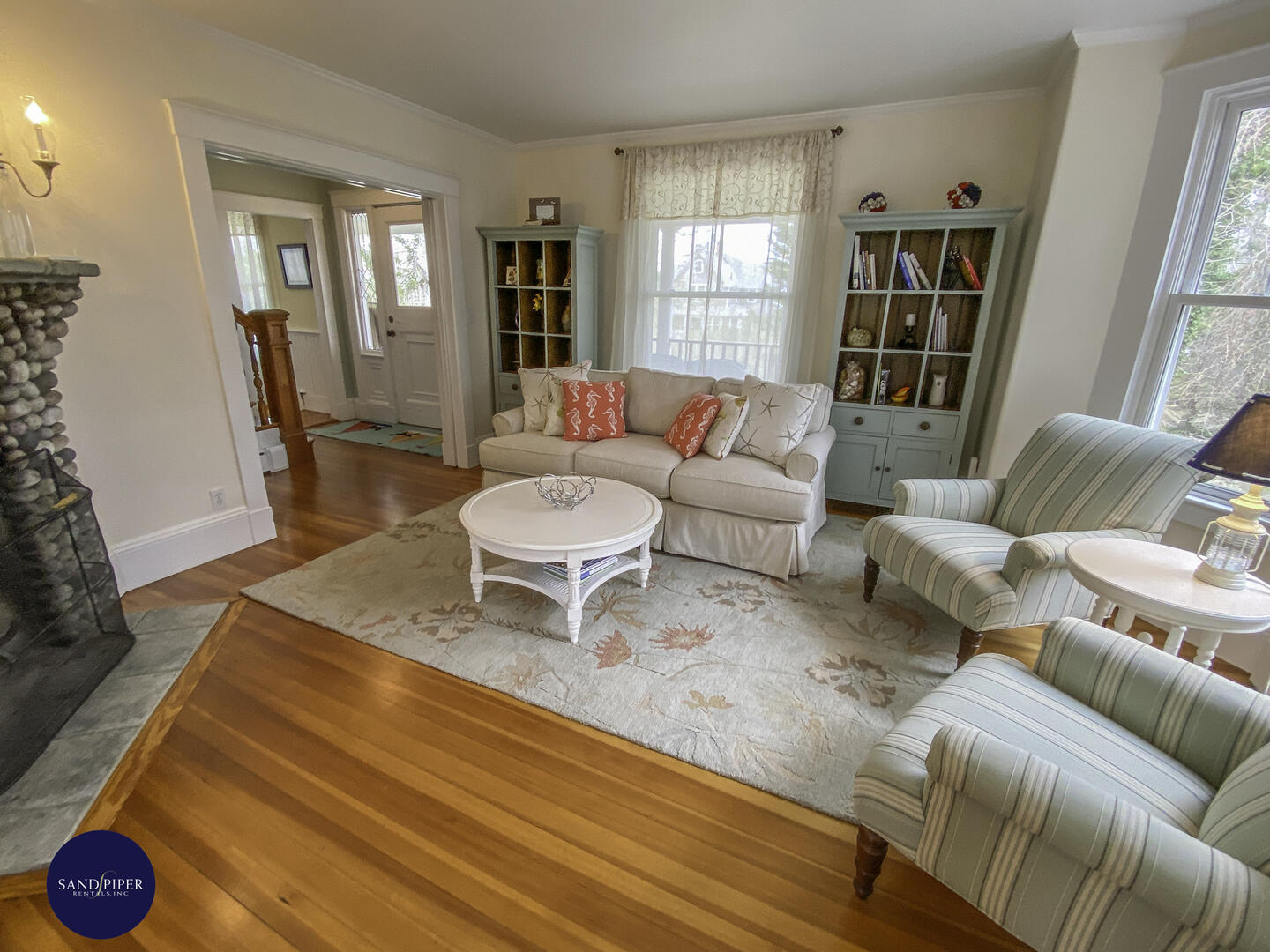 Cape Cod Home 995313
