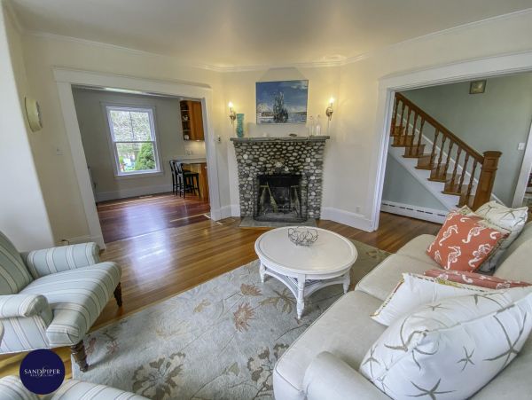 Cape Cod Home 995313