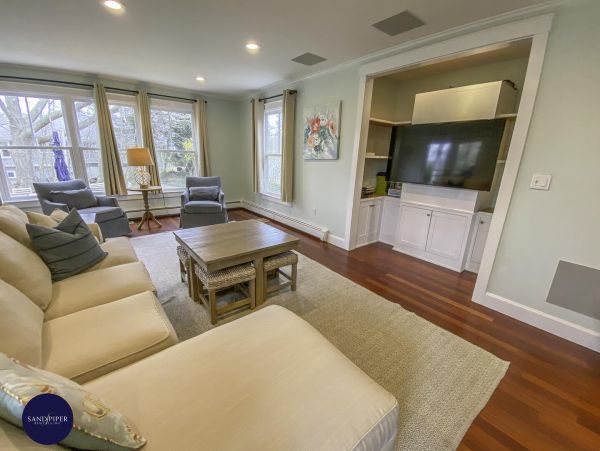 Cape Cod Home 995313