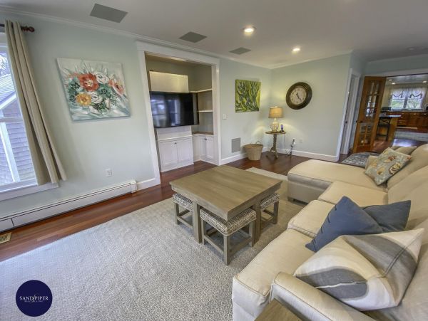 Cape Cod Home 995313