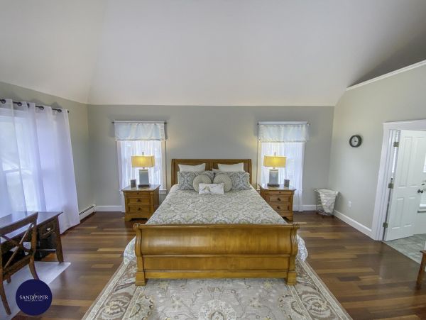 Cape Cod Home 995313