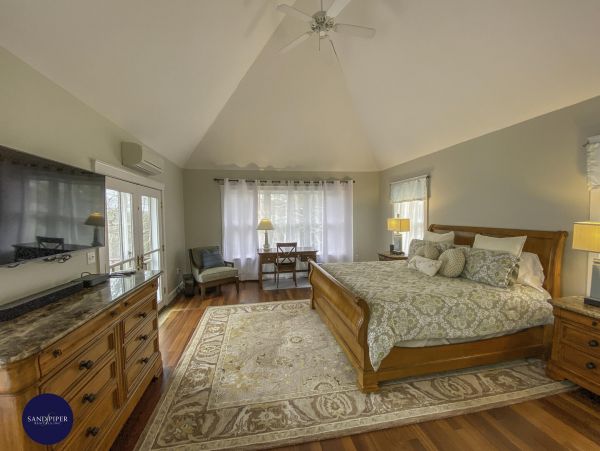 Cape Cod Home 995313
