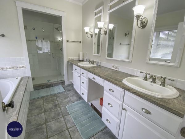 Cape Cod Home 995313