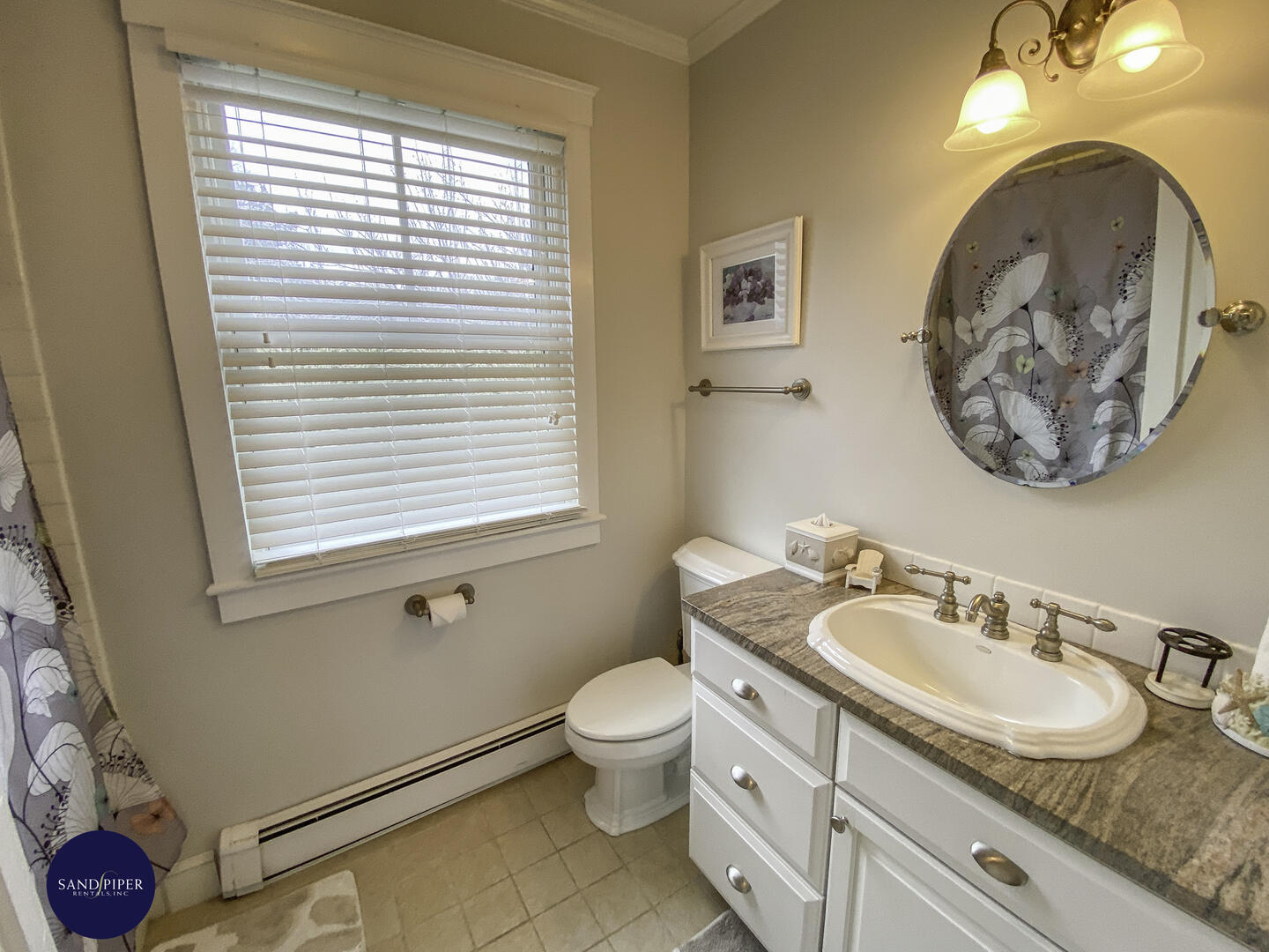Cape Cod Home 995313