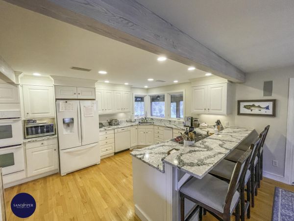 Cape Cod Home 995314
