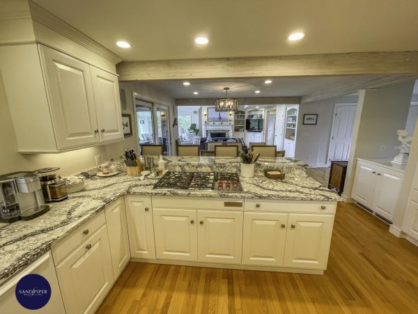 Cape Cod Home 995314