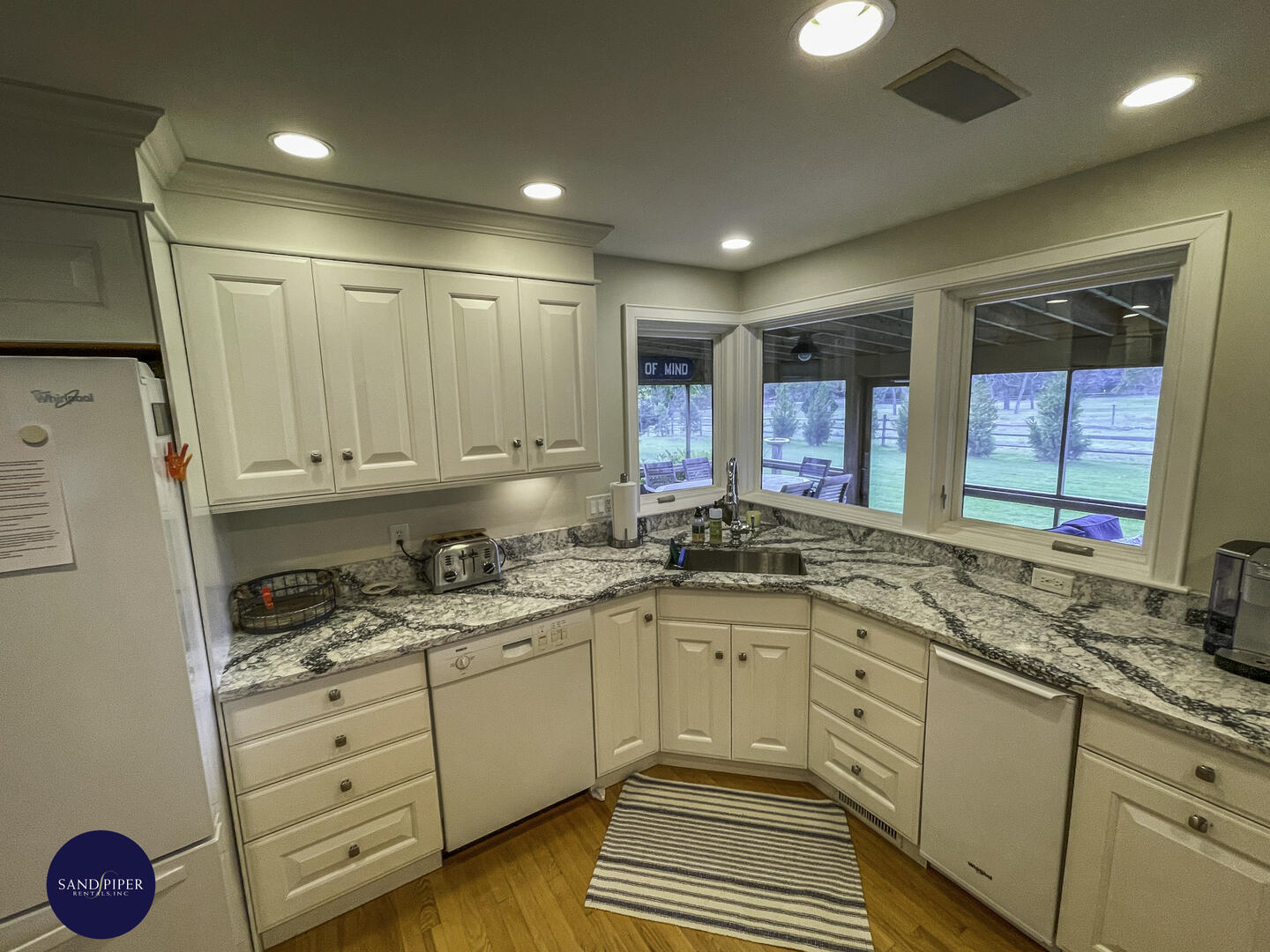 Cape Cod Home 995314