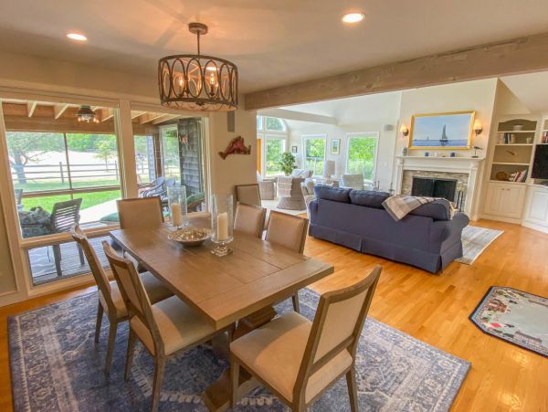 Cape Cod Home 995314