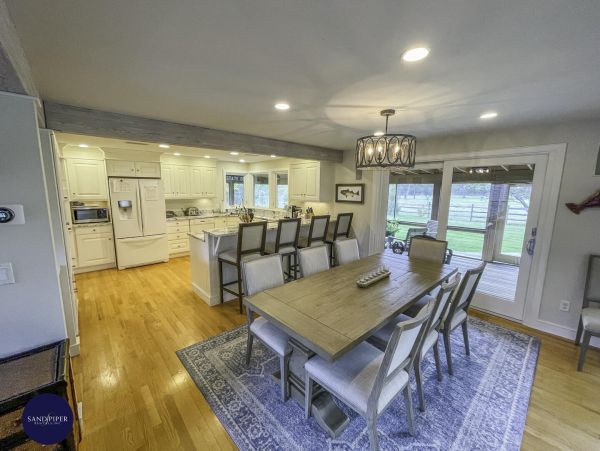 Cape Cod Home 995314