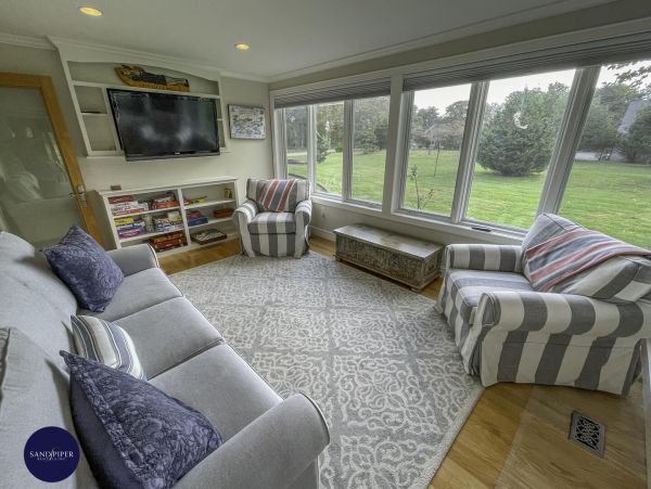 Cape Cod Home 995314