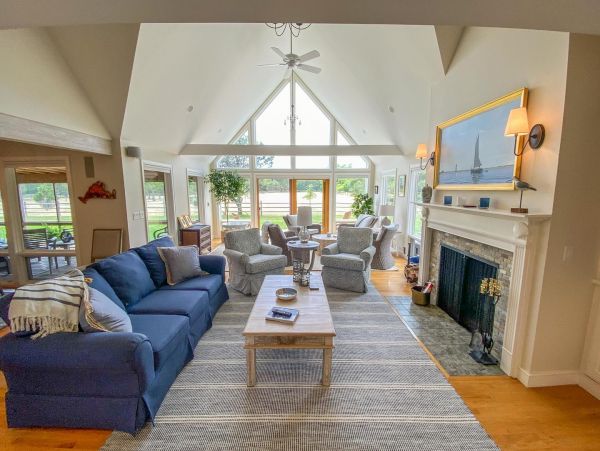 Cape Cod Home 995314