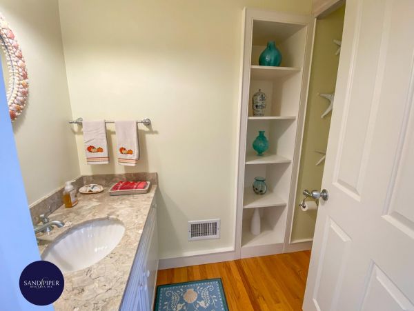 Cape Cod Home 995314