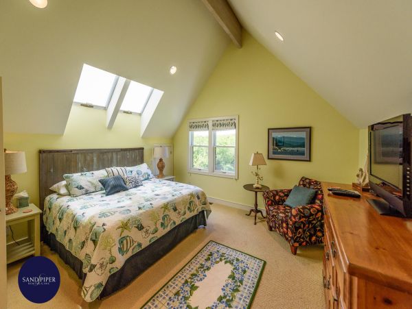 Cape Cod Home 995314