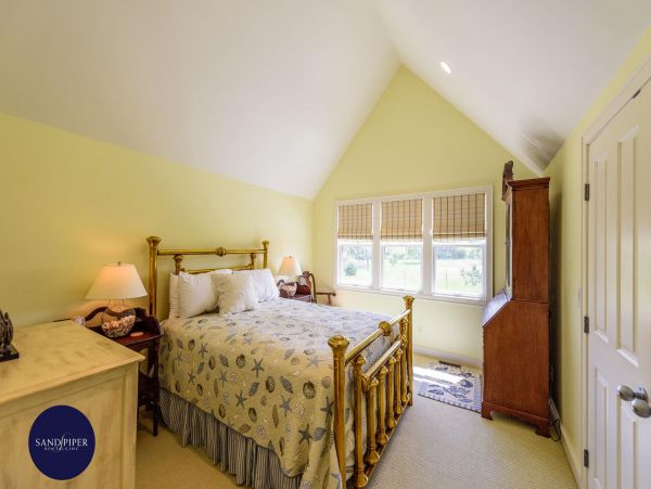 Cape Cod Home 995314