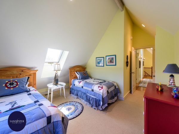 Cape Cod Home 995314