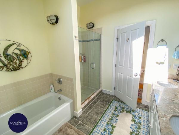 Cape Cod Home 995314