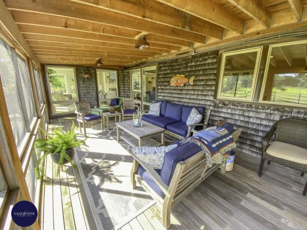 Cape Cod Home 995314