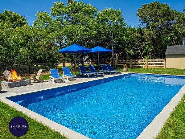 Cape Cod Home 995315
