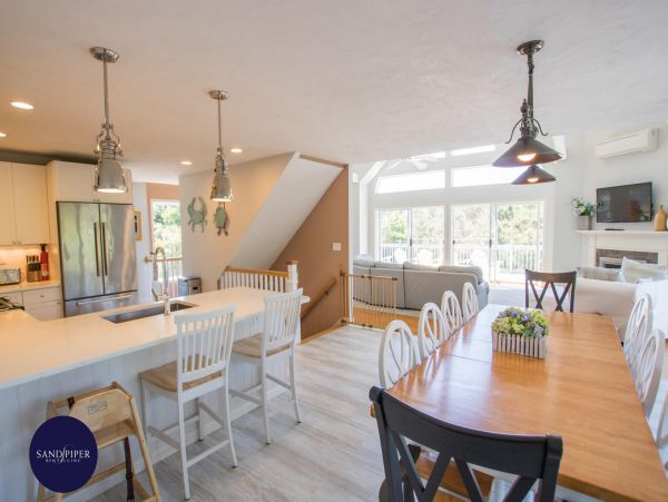 Cape Cod Home 995315