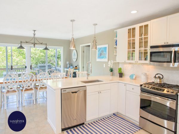 Cape Cod Home 995315
