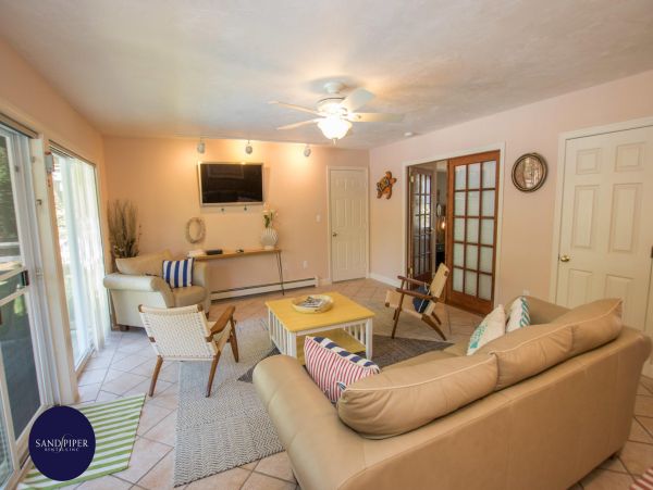 Cape Cod Home 995315