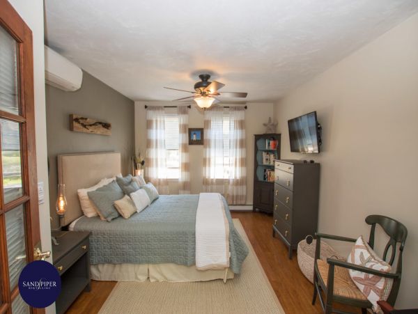 Cape Cod Home 995315