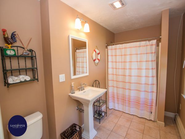 Cape Cod Home 995315