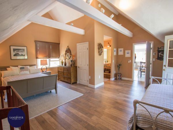 Cape Cod Home 995315