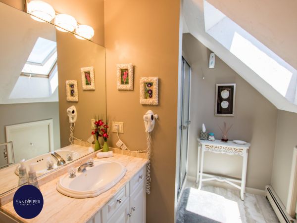 Cape Cod Home 995315