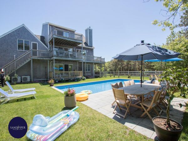 Cape Cod Home 995315