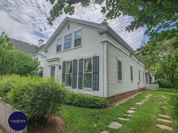 Cape Cod Home 995316