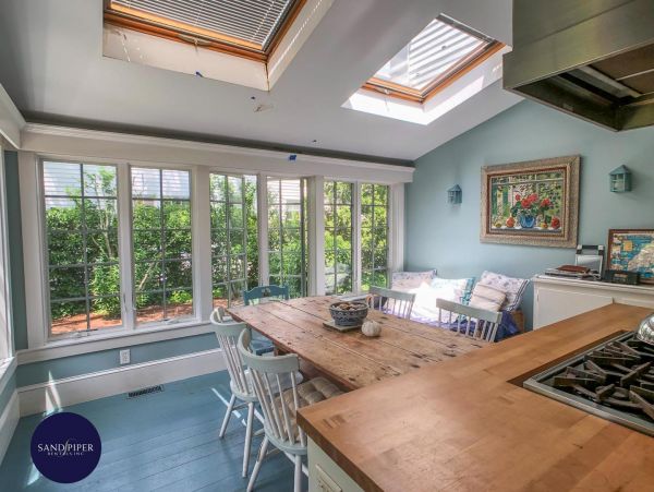 Cape Cod Home 995316