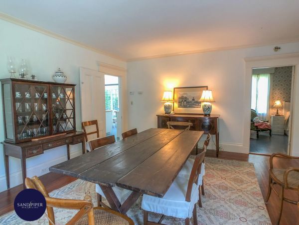 Cape Cod Home 995316