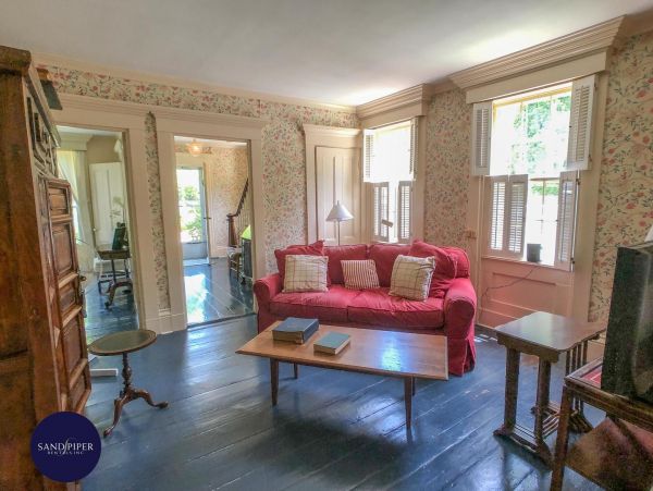 Cape Cod Home 995316
