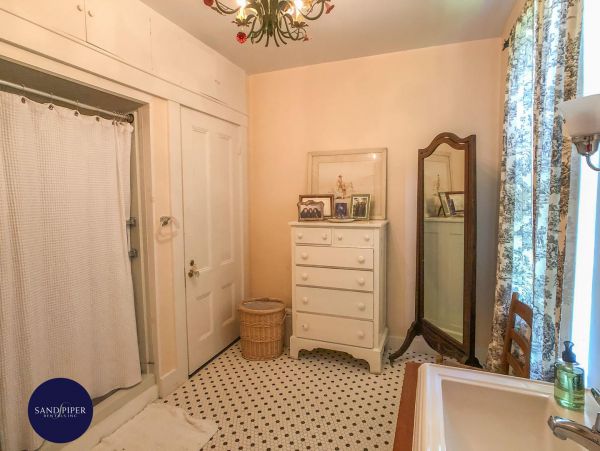 Cape Cod Home 995316