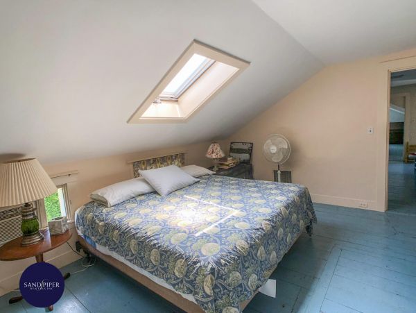 Cape Cod Home 995316