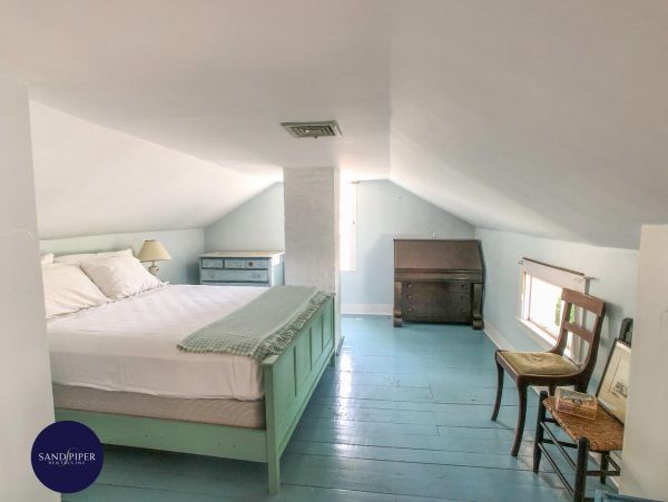 Cape Cod Home 995316