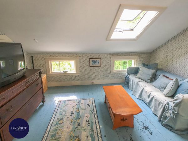 Cape Cod Home 995316