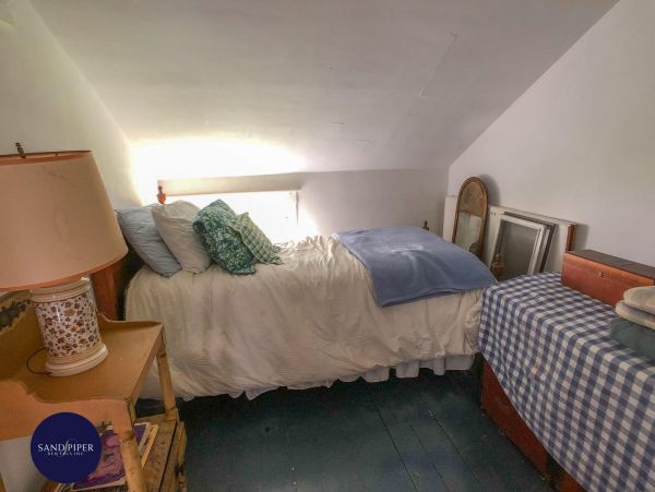 Cape Cod Home 995316