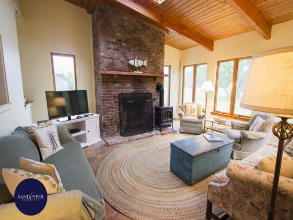 Cape Cod Home 995317