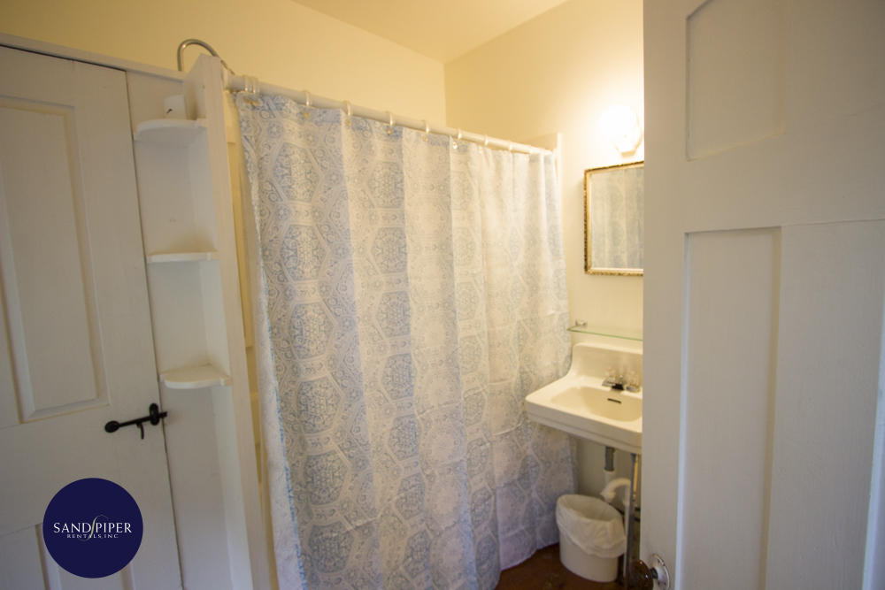 Cape Cod Home 995317