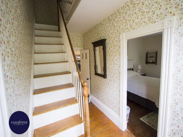 Cape Cod Home 995317