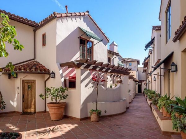 Luxury Vacation Condo On The Heartbeat of Santa Barbara
