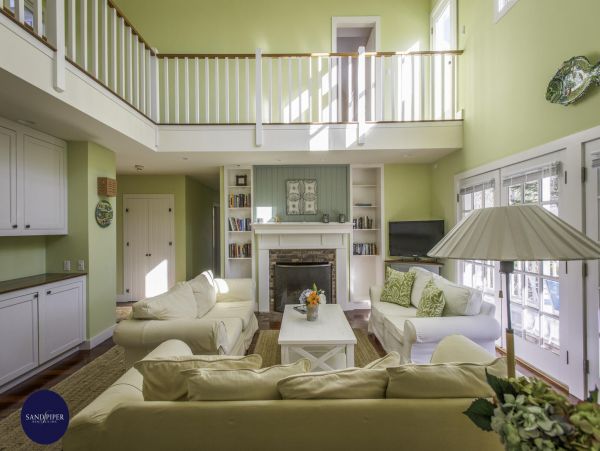 Cape Cod Home 995319