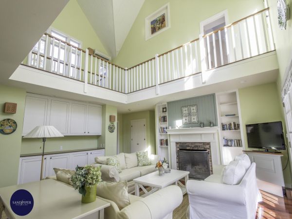 Cape Cod Home 995319